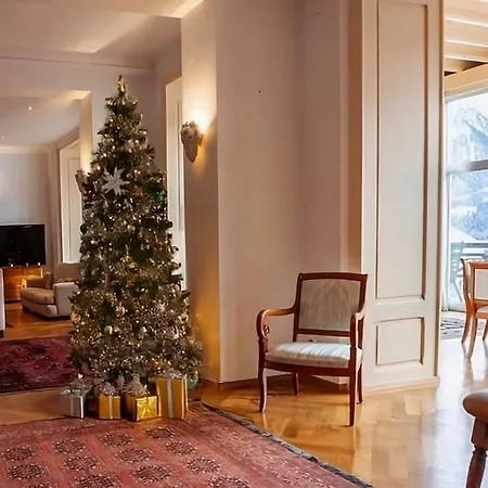 Luxury Apartment, Panoramic Mountain Views, 5 Star Facilities - 4 Bedroom 公寓 代堡