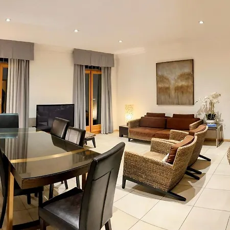 Luxury Apartment, Panoramic Mountain Views, 5 Star Facilities - 4 Bedroom 아파트