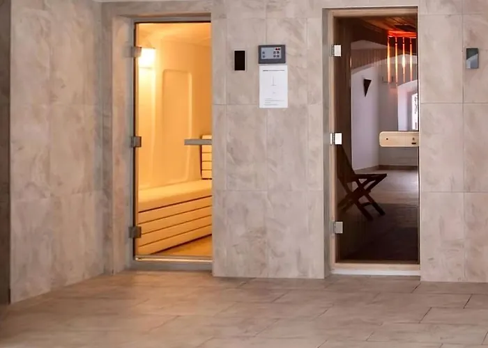 Luxury Apartment, Panoramic Mountain Views, 5 Star Facilities - 4 Bedroom *