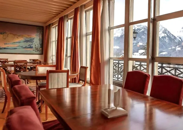 Luxury Apartment, Panoramic Mountain Views, 5 Star Facilities - 4 Bedroom * Chateau-d'Oex