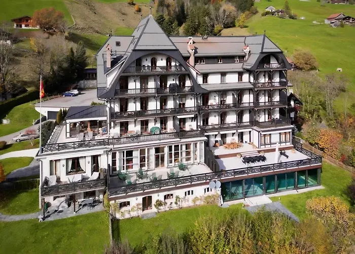 Luxury Apartment, Panoramic Mountain Views, 5 Star Facilities - 4 Bedroom *